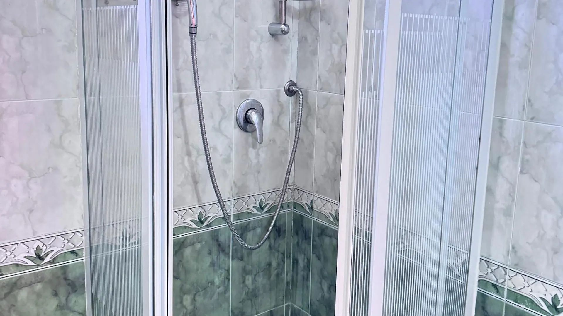 Azalea Apartment Durres